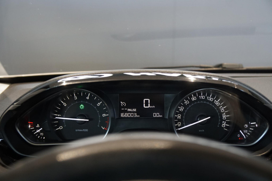 Peugeot 208 1.2 PureTech Allure + PANORAMA