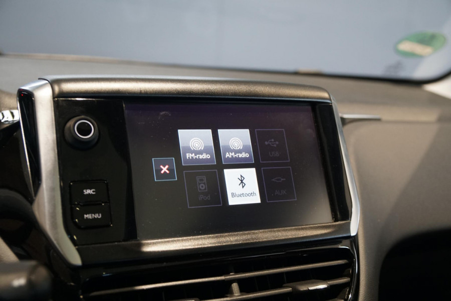 Peugeot 208 1.2 PureTech Allure + PANORAMA