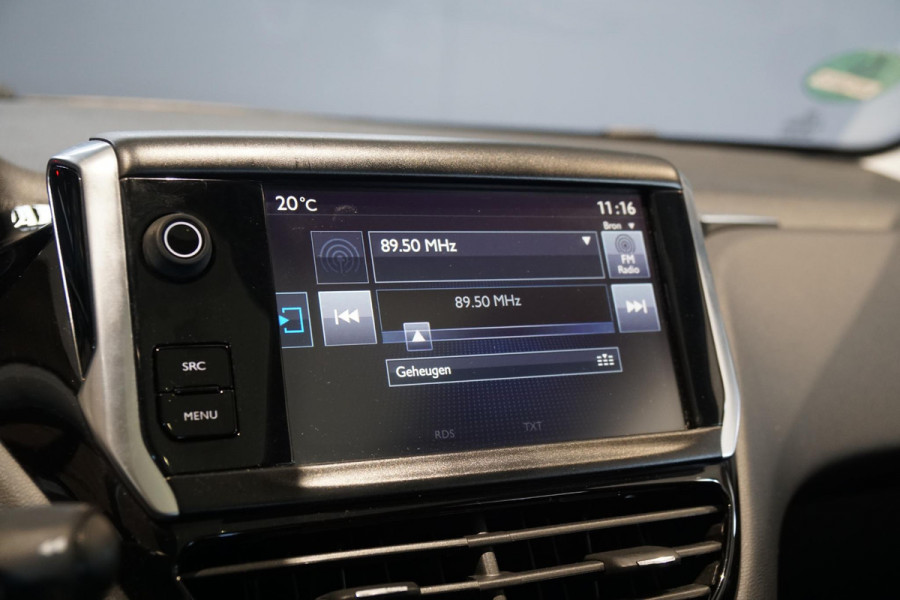 Peugeot 208 1.2 PureTech Allure + PANORAMA