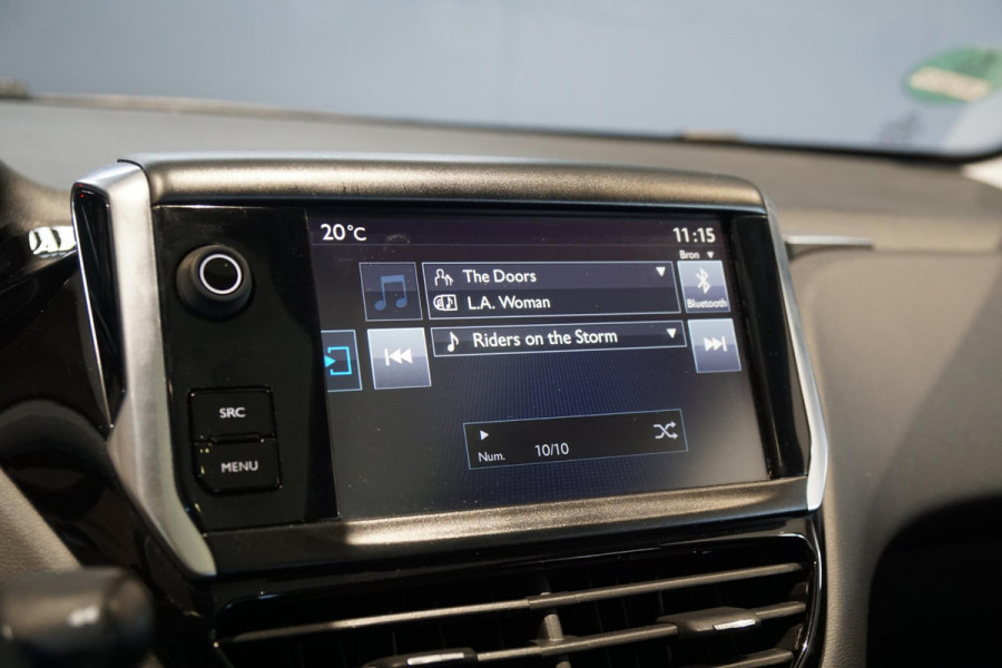 Peugeot 208 1.2 PureTech Allure + PANORAMA