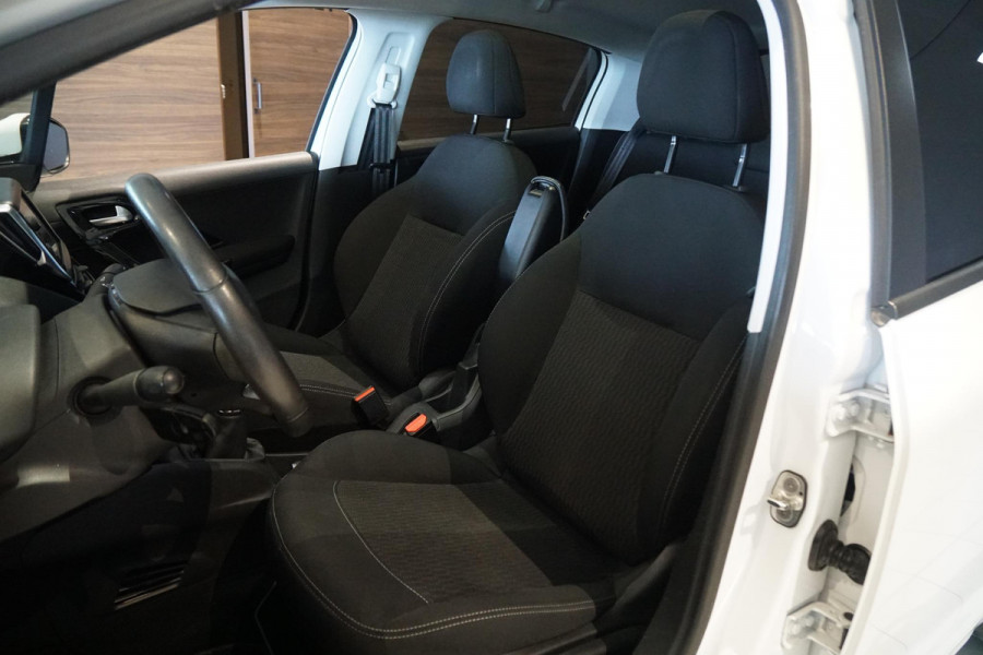 Peugeot 208 1.2 PureTech Allure + PANORAMA