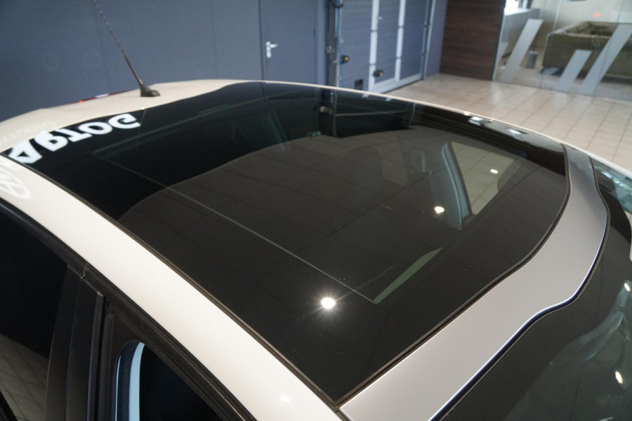 Peugeot 208 1.2 PureTech Allure + PANORAMA