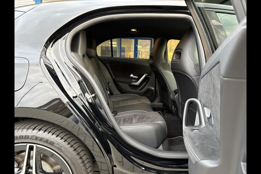 Mercedes-Benz A-Klasse 250 e AMG Line | Stoelverwarming | Navigatie | Getint glas | PDC | Climate contol