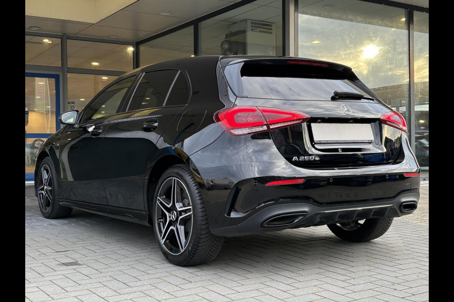 Mercedes-Benz A-Klasse 250 e AMG Line | Stoelverwarming | Navigatie | Getint glas | PDC | Climate contol