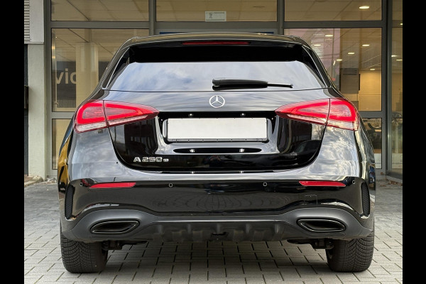 Mercedes-Benz A-Klasse 250 e AMG Line | Stoelverwarming | Navigatie | Getint glas | PDC | Climate contol