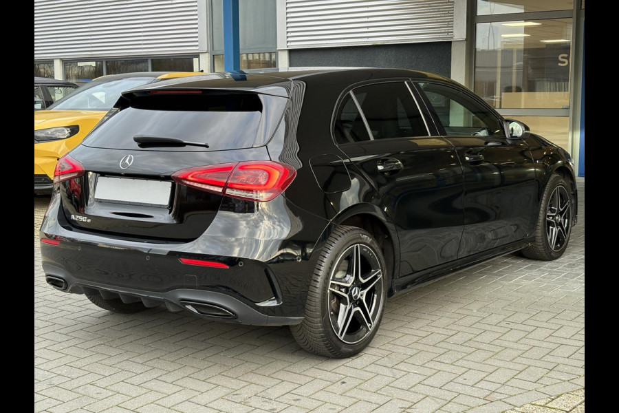Mercedes-Benz A-Klasse 250 e AMG Line | Stoelverwarming | Navigatie | Getint glas | PDC | Climate contol