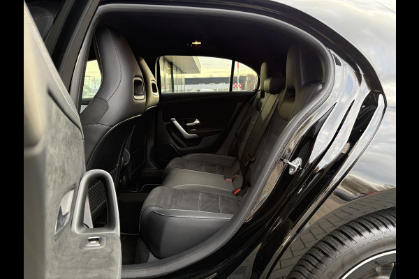 Mercedes-Benz A-Klasse 250 e AMG Line | Stoelverwarming | Navigatie | Getint glas | PDC | Climate contol