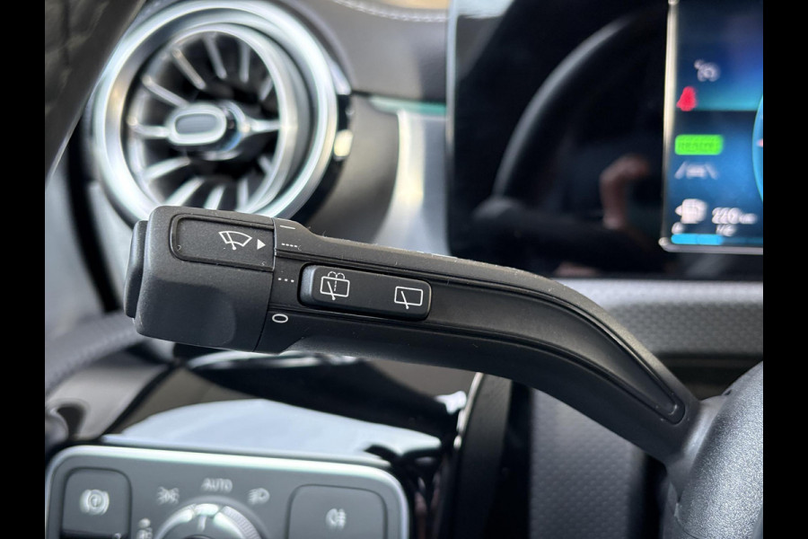 Mercedes-Benz A-Klasse 250 e AMG Line | Stoelverwarming | Navigatie | Getint glas | PDC | Climate contol