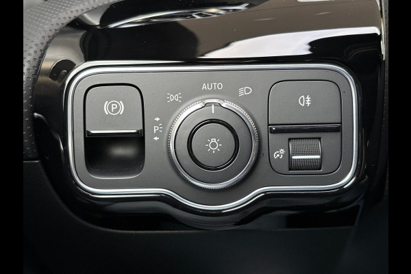 Mercedes-Benz A-Klasse 250 e AMG Line | Stoelverwarming | Navigatie | Getint glas | PDC | Climate contol