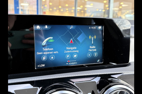 Mercedes-Benz A-Klasse 250 e AMG Line | Stoelverwarming | Navigatie | Getint glas | PDC | Climate contol