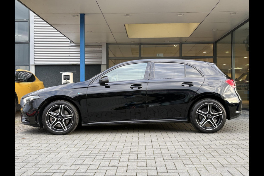 Mercedes-Benz A-Klasse 250 e AMG Line | Stoelverwarming | Navigatie | Getint glas | PDC | Climate contol