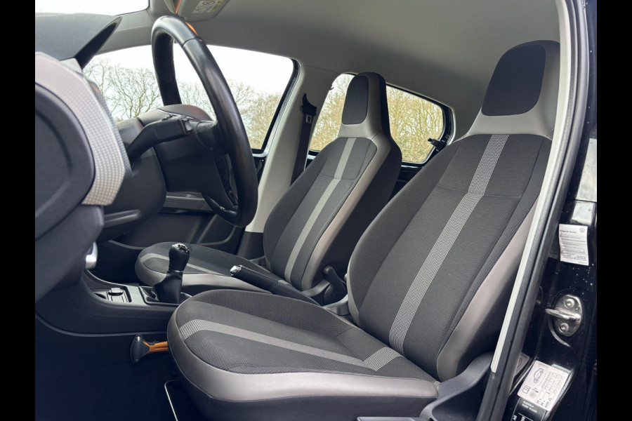 Volkswagen up! 1.0 BMT high up! | Cruise + Stoelverwarming + 1e Eigenaar Nu € 6.500,-!!!