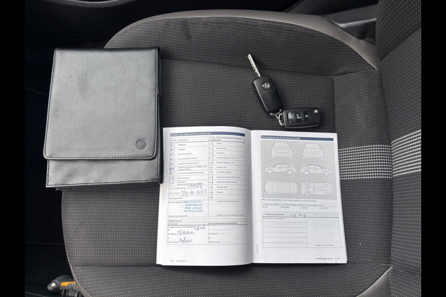 Volkswagen up! 1.0 BMT high up! | Cruise + Stoelverwarming + 1e Eigenaar Nu € 6.500,-!!!