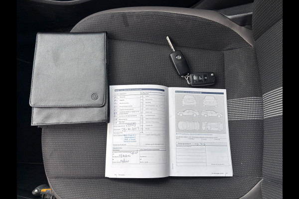 Volkswagen up! 1.0 BMT high up! | Cruise + Stoelverwarming + 1e Eigenaar Nu € 6.500,-!!!