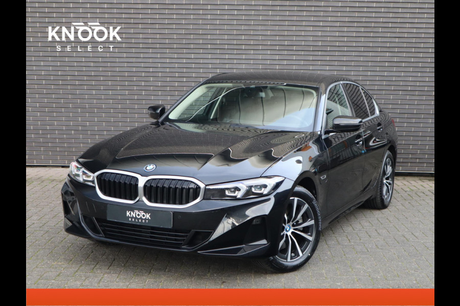 BMW 3 Serie Sedan 320e High Executive Automaat / Live Cockpit Plus / Stoelverwarming  / Widescreen Display / Extra Getint Glas / Climate Control / 17 Inch / Neerklapbare Achterbank / Hifi / Lichtpakket / Sportstoelen / LED