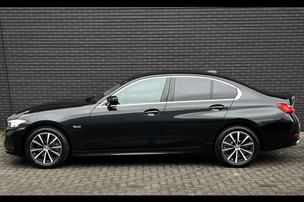 BMW 3 Serie Sedan 320e High Executive Automaat / Live Cockpit Plus / Stoelverwarming  / Widescreen Display / Extra Getint Glas / Climate Control / 17 Inch / Neerklapbare Achterbank / Hifi / Lichtpakket / Sportstoelen / LED