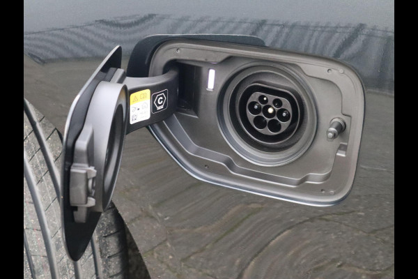 BMW 3 Serie Sedan 320e High Executive Automaat / Live Cockpit Plus / Stoelverwarming  / Widescreen Display / Extra Getint Glas / Climate Control / 17 Inch / Neerklapbare Achterbank / Hifi / Lichtpakket / Sportstoelen / LED