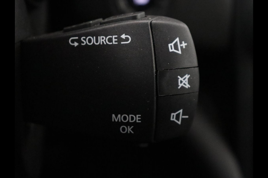 Renault Mégane 1.3 TCe Business Zen | Trekhaak | Camera | Carplay | Navigatie | Keyless | Full LED | Parkeerhulp | Cruise control | Climate control | DAB | Bluetooth