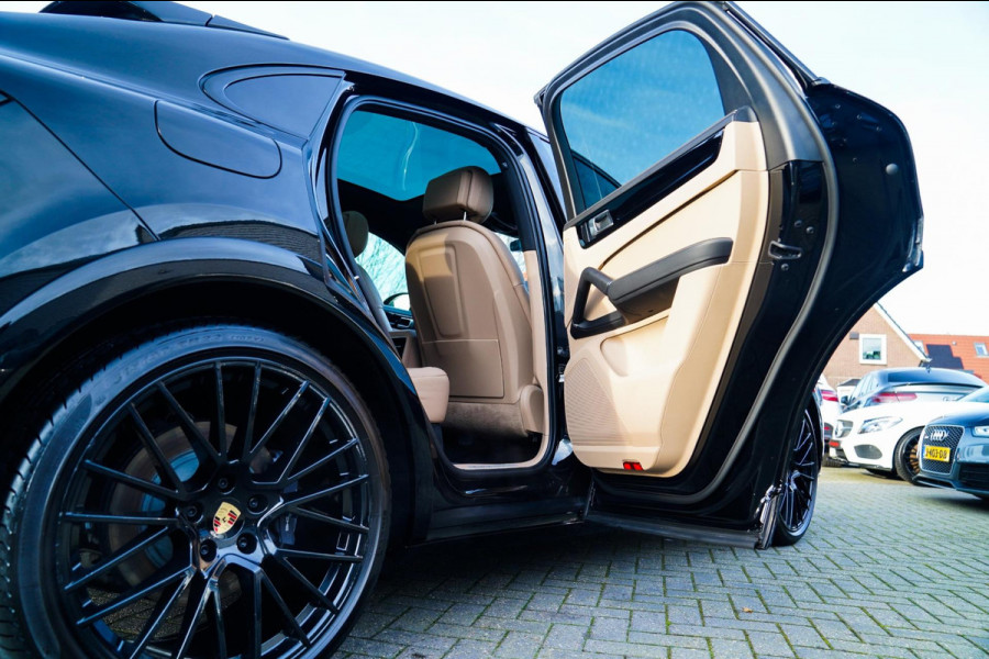 Porsche Cayenne Coupé 3.0 E-Hybrid Platinum Edition | Sport Design | Massage | Adaptieve cruise | Dealer onderhouden | 22 inch |