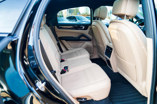 Porsche Cayenne Coupé 3.0 E-Hybrid Platinum Edition | Sport Design | Massage | Adaptieve cruise | Dealer onderhouden | 22 inch |