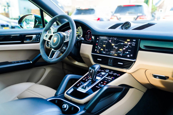 Porsche Cayenne Coupé 3.0 E-Hybrid Platinum Edition | Sport Design | Massage | Adaptieve cruise | Dealer onderhouden | 22 inch |
