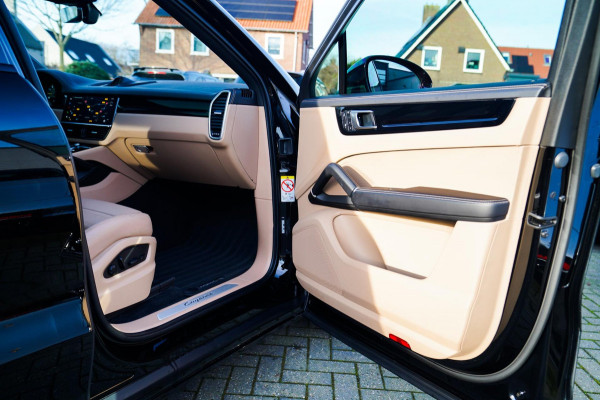 Porsche Cayenne Coupé 3.0 E-Hybrid Platinum Edition | Sport Design | Massage | Adaptieve cruise | Dealer onderhouden | 22 inch |