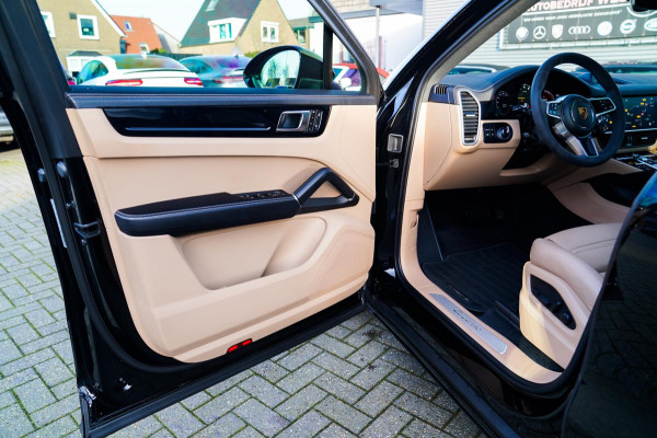 Porsche Cayenne Coupé 3.0 E-Hybrid Platinum Edition | Sport Design | Massage | Adaptieve cruise | Dealer onderhouden | 22 inch |