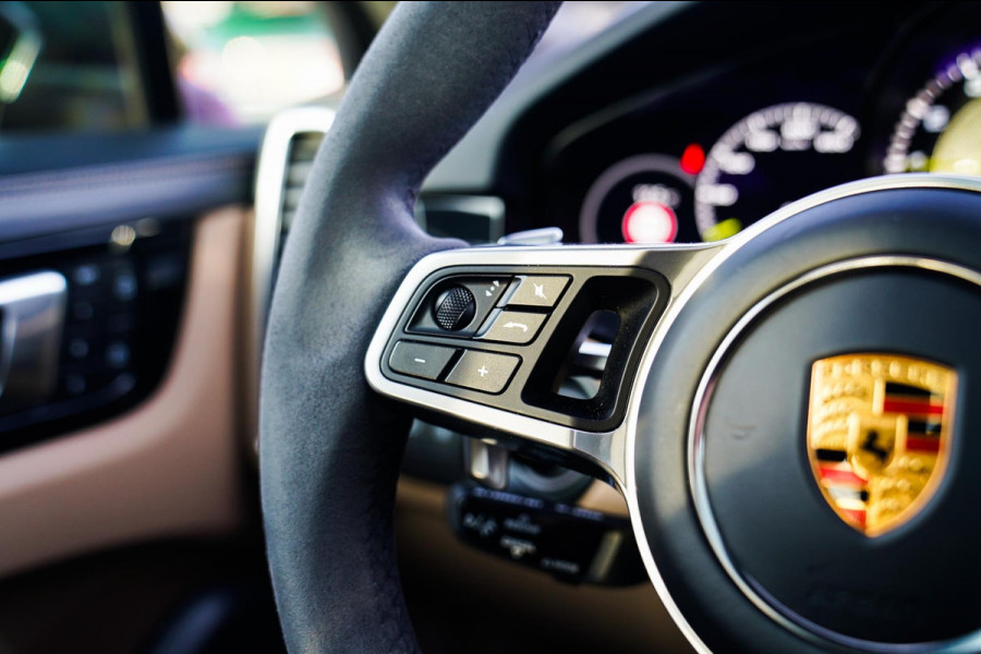 Porsche Cayenne Coupé 3.0 E-Hybrid Platinum Edition | Sport Design | Massage | Adaptieve cruise | Dealer onderhouden | 22 inch |