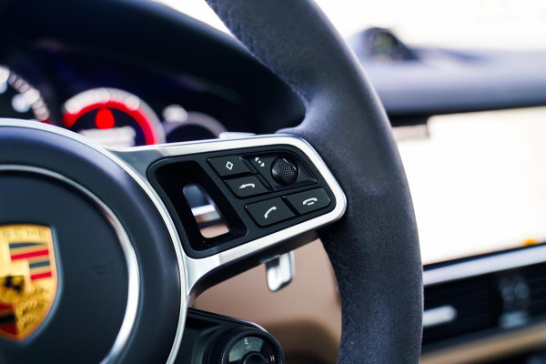 Porsche Cayenne Coupé 3.0 E-Hybrid Platinum Edition | Sport Design | Massage | Adaptieve cruise | Dealer onderhouden | 22 inch |