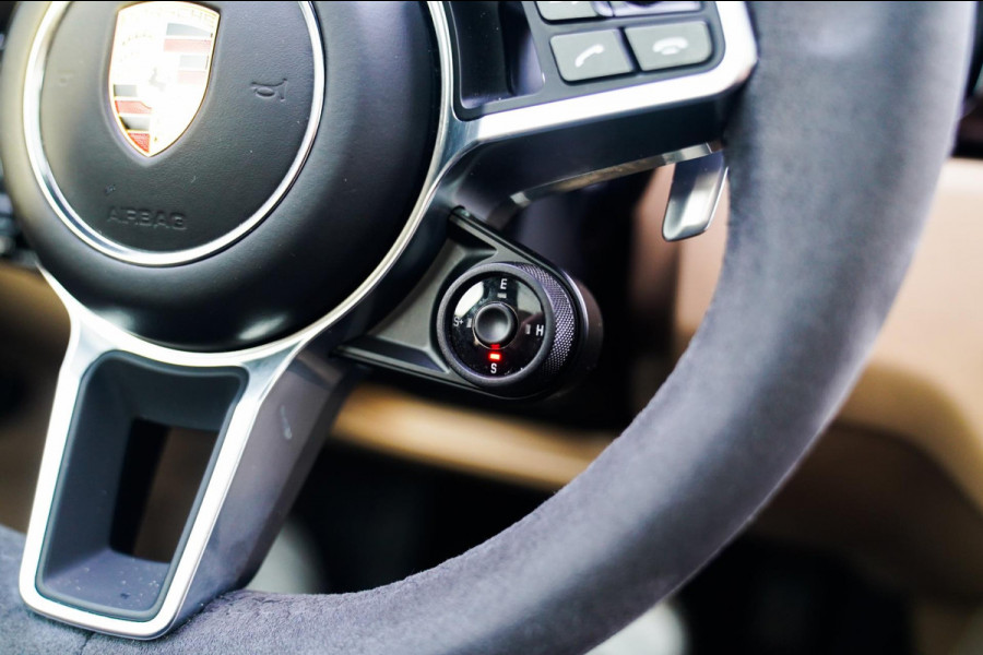 Porsche Cayenne Coupé 3.0 E-Hybrid Platinum Edition | Sport Design | Massage | Adaptieve cruise | Dealer onderhouden | 22 inch |