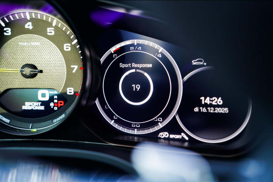 Porsche Cayenne Coupé 3.0 E-Hybrid Platinum Edition | Sport Design | Massage | Adaptieve cruise | Dealer onderhouden | 22 inch |