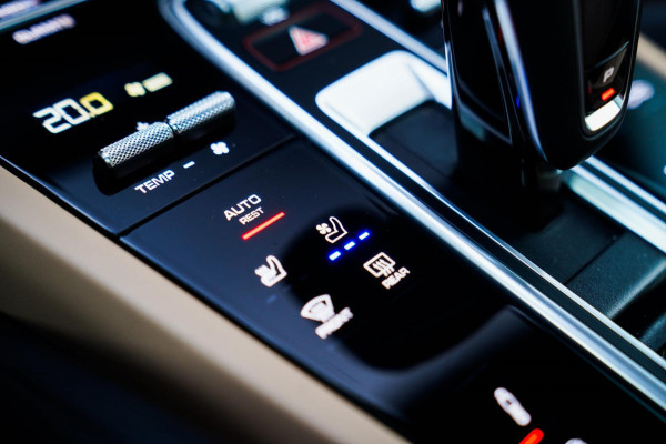 Porsche Cayenne Coupé 3.0 E-Hybrid Platinum Edition | Sport Design | Massage | Adaptieve cruise | Dealer onderhouden | 22 inch |