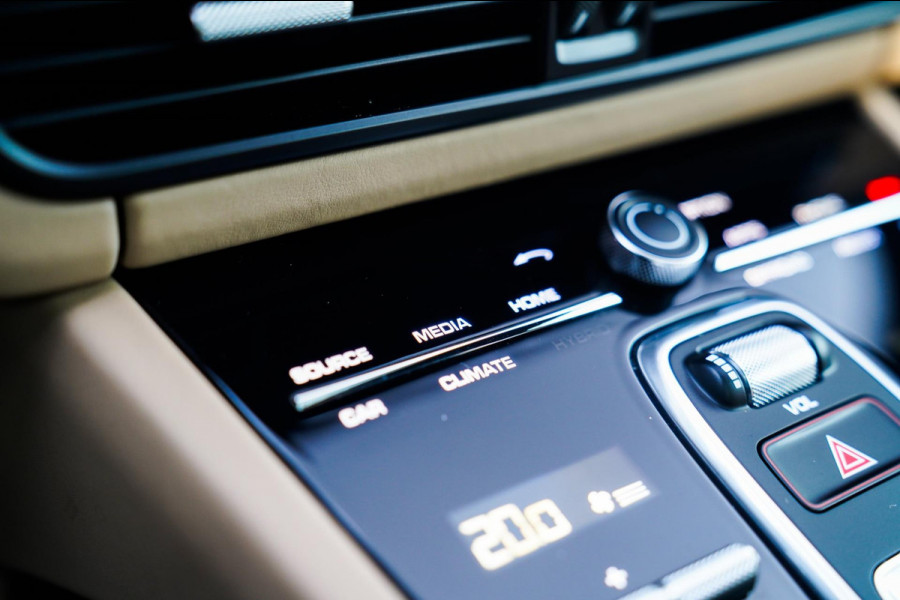 Porsche Cayenne Coupé 3.0 E-Hybrid Platinum Edition | Sport Design | Massage | Adaptieve cruise | Dealer onderhouden | 22 inch |