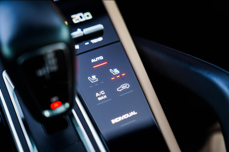 Porsche Cayenne Coupé 3.0 E-Hybrid Platinum Edition | Sport Design | Massage | Adaptieve cruise | Dealer onderhouden | 22 inch |