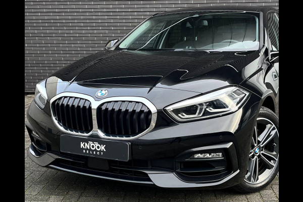 BMW 1-serie 118i Executive Sport Line Automaat / Live Cockpit Professional / Shadow Line / 17 Inch / LED / Sportstoelen / Parkeersensoren voor+achter