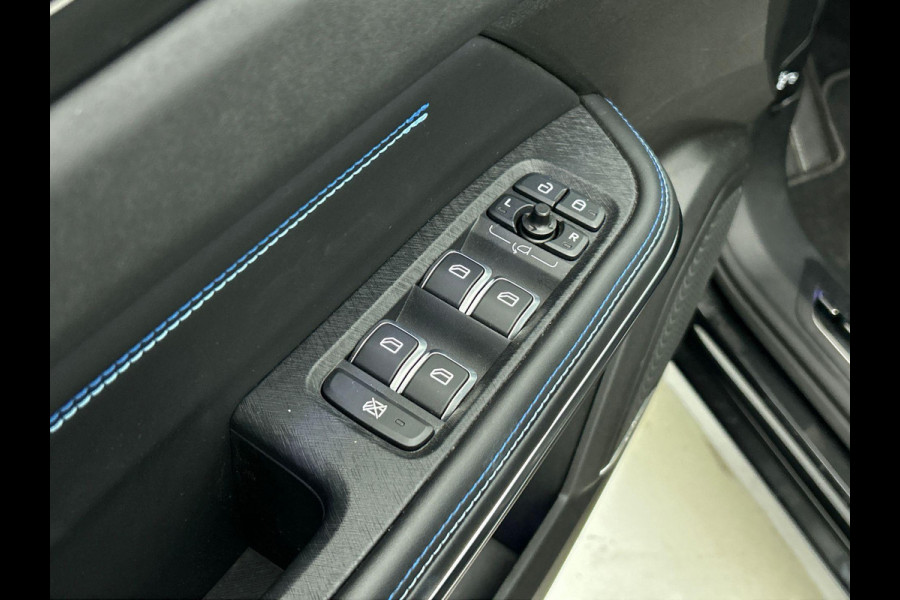 Lynk & Co 01 1.5 261pk PHEV | Panoramadak | Navigatie | Apple Carplay/Android Auto | Adaptive Cruise Control | Parkeersensoren | Virtual Cockpit | Ledverlichting | Lane Assist | Side Assist | Climate Control