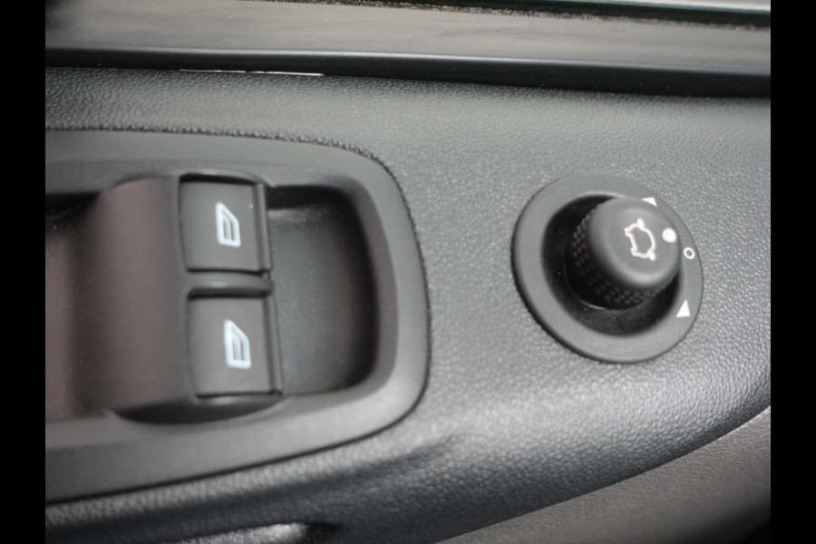 Ford Transit Custom L2H1 Automaat Dubbele cabine Trend Navi Trekhaak Cruise Control Parkeersensoren Airco Bluetooth Euro6