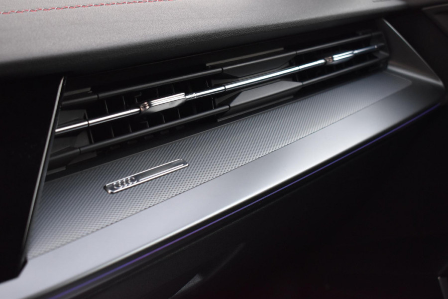 Audi A3 Sportback 35 TFSI S edition Pano Kuip Lane B&O Trekhaak Leder