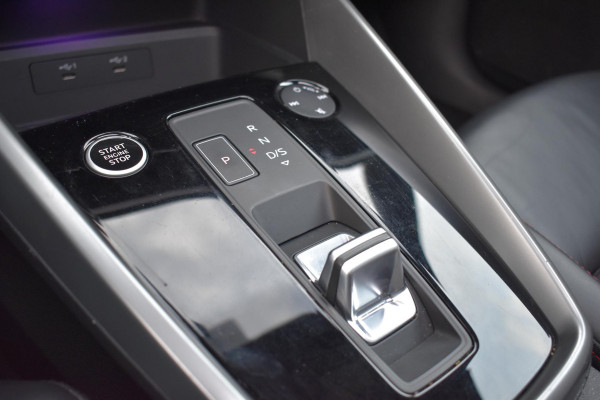 Audi A3 Sportback 35 TFSI S edition Pano Kuip Lane B&O Trekhaak Leder