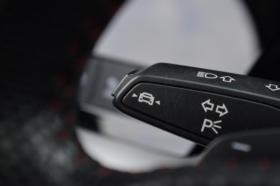 Audi A3 Sportback 35 TFSI S edition Pano Kuip Lane B&O Trekhaak Leder