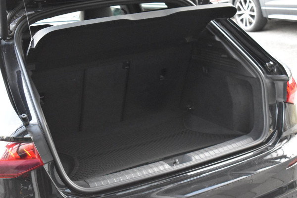 Audi A3 Sportback 35 TFSI S edition Pano Kuip Lane B&O Trekhaak Leder