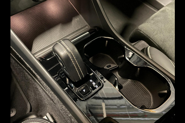 Volvo XC40 Recharge P8 AWD R-Design|90%SOH|TREKHAAK|1/2 LEDER|STOEL+STUURVERWARMING|ACC|CARPLAY|CLIMA+CRUISE|NL|NAP|IN.BTW|1e EIG|