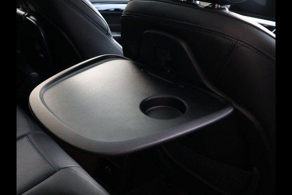 BMW X1 xDrive25e High Executive M Sport Pakket Automaat / Panoramadak / Trekhaak / Shadow Line / LED / Head-up Display / Sportstoelen / 19 Inch / Leder / Parkeersensoren voor+achter / Stoelverwarming / Harman Kardon / Achteruitrijcamera / Stuurwielverwarming / Extra Getint Glas