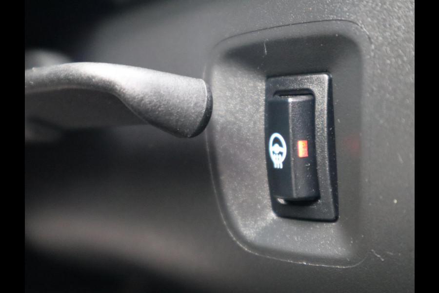 BMW X1 xDrive25e High Executive M Sport Pakket Automaat / Panoramadak / Trekhaak / Shadow Line / LED / Head-up Display / Sportstoelen / 19 Inch / Leder / Parkeersensoren voor+achter / Stoelverwarming / Harman Kardon / Achteruitrijcamera / Stuurwielverwarming / Extra Getint Glas