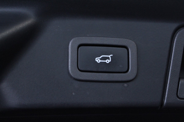 Land Rover Range Rover Velar 3.0 V6 AWD R-Dynamic HSE PANO CARPLAY MERIDIAN '18