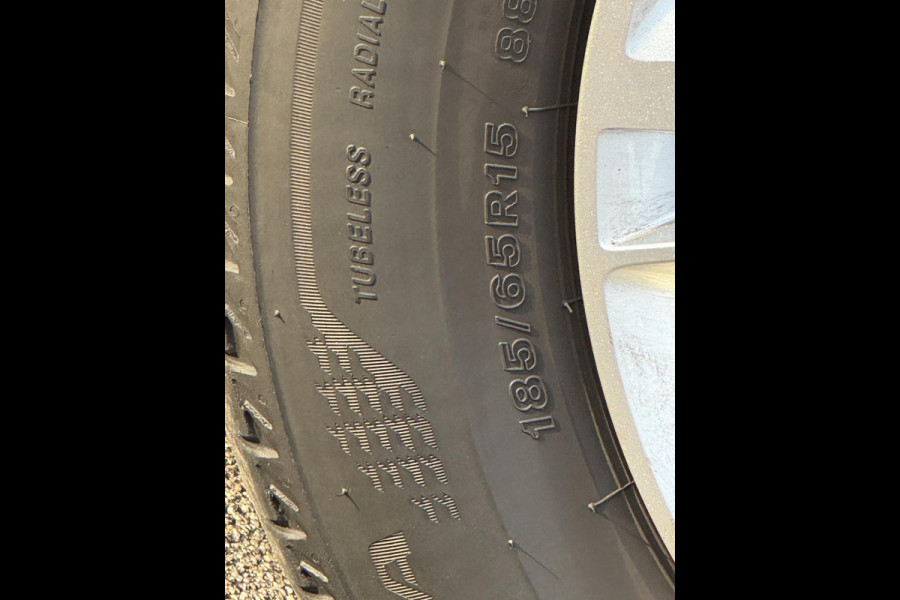 Peugeot 208 1.2 PureTech Active Pack- 23.000 KM - Navigatie / Apple CarPlay I Airco I LED I Veiligheid pakket I Dealer onderhouden