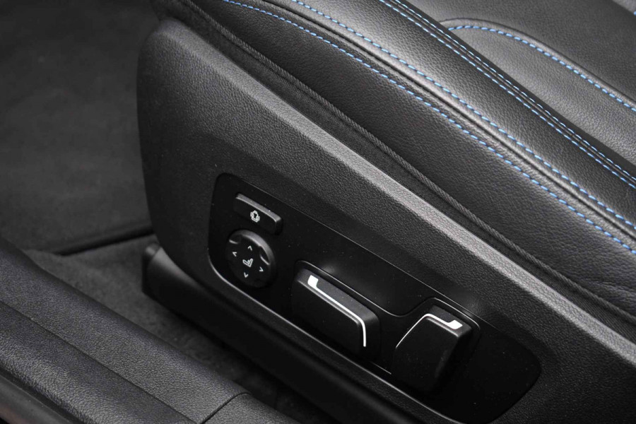 BMW 3-serie 330e xDrive M-Sport Pro Pano M-zetels ACC HUD 19inch El-klep
