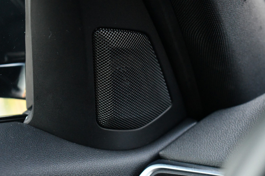 BMW 3-serie 330e xDrive M-Sport Pro Pano M-zetels ACC HUD 19inch El-klep