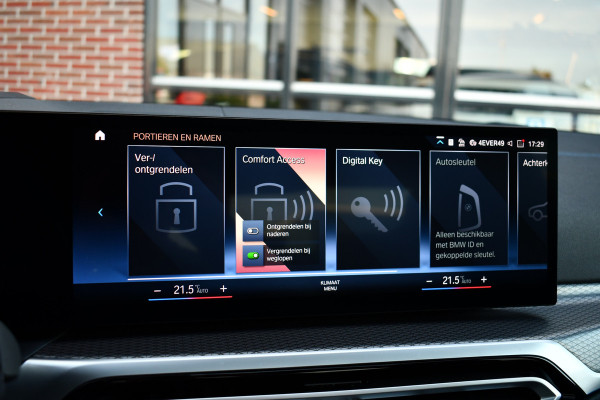 BMW 3-serie 330e xDrive M-Sport Pro Pano M-zetels ACC HUD 19inch El-klep