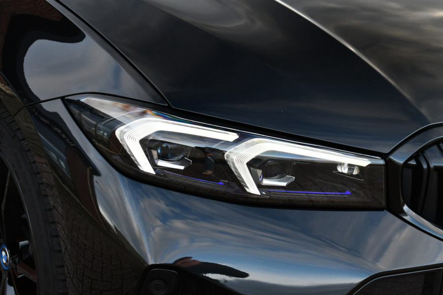 BMW 3-serie 330e xDrive M-Sport Pro Pano M-zetels ACC HUD 19inch El-klep